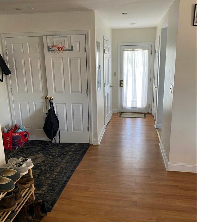 Foto del edificio - 2-Fl Duplex Available for June! 3-beds, 2.5 Baths