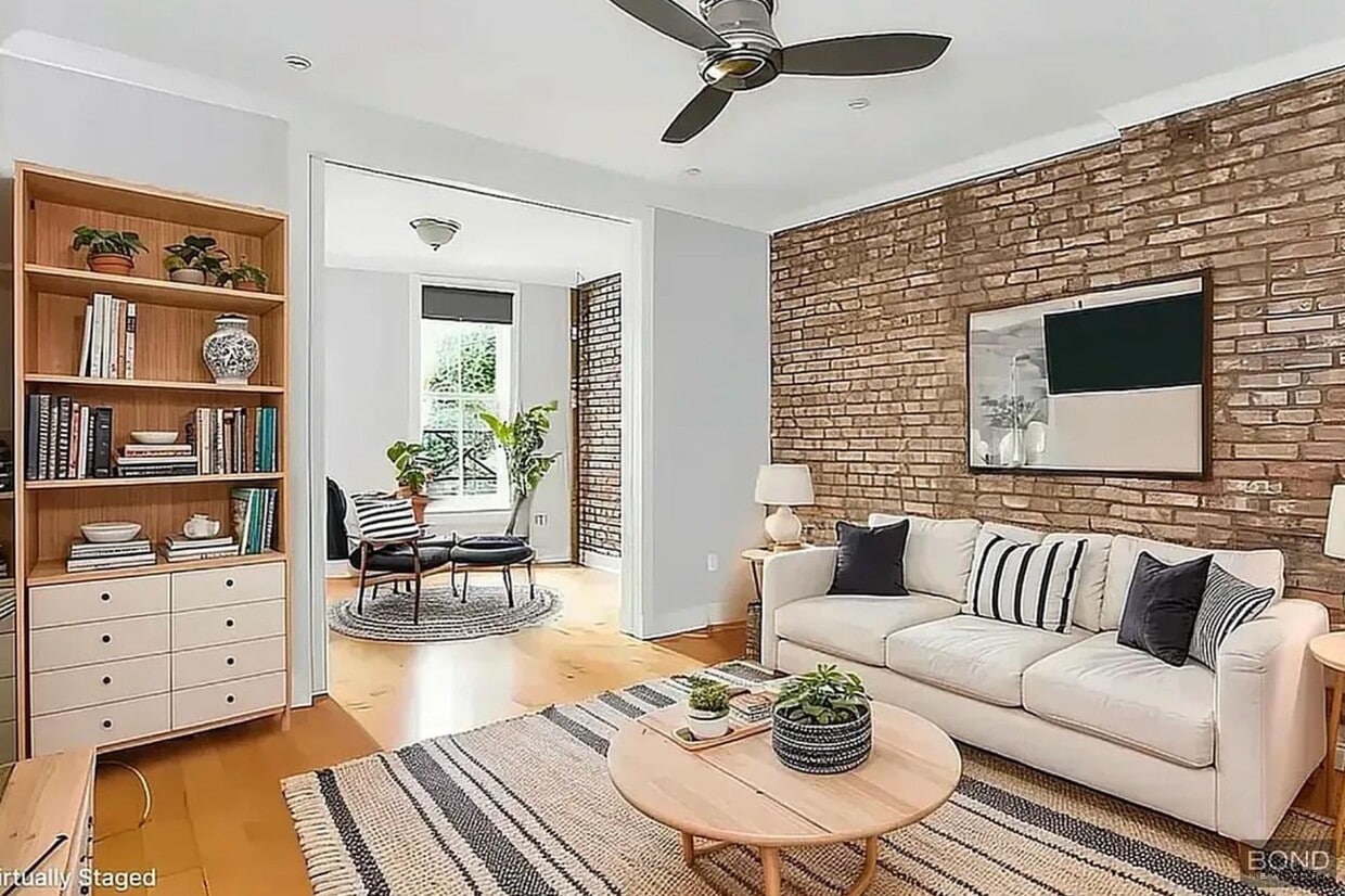 Primary Photo - 110 Bedford St