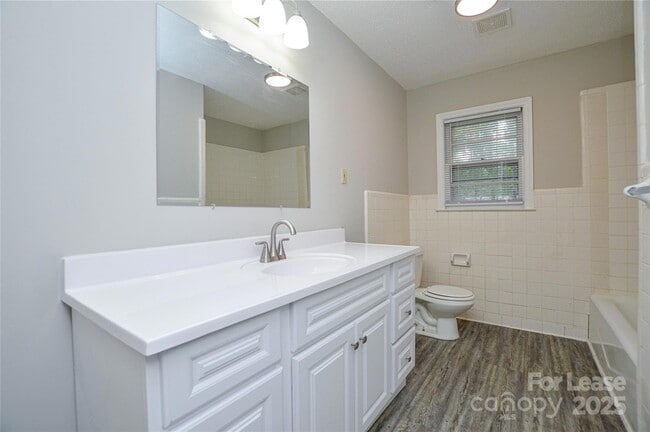 Building Photo - 331 Friendship Dr