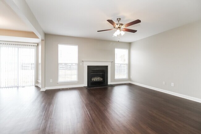Building Photo - 214 Briarcotes Cir