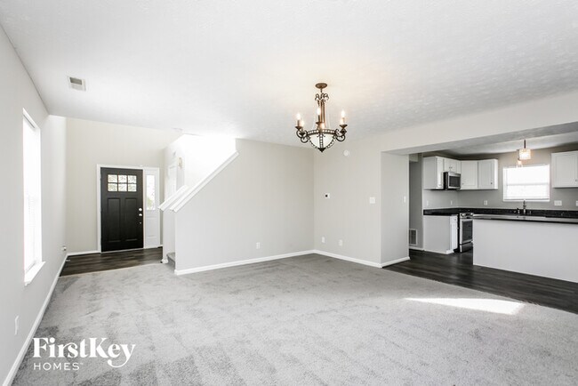 Foto del edificio - 7060 Harness Lakes Dr
