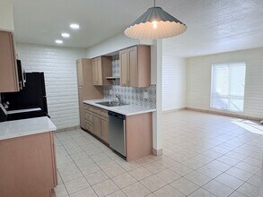 Building Photo - 8450 E Old Spanish Trail