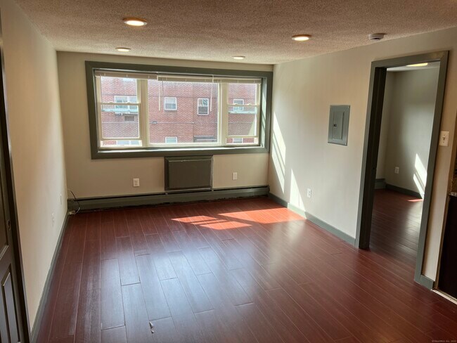 Building Photo - 32 Cook Ave