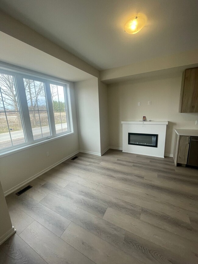 Building Photo - 43 Kingbird Cmn