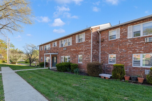 Building Photo - Parkside Apartments