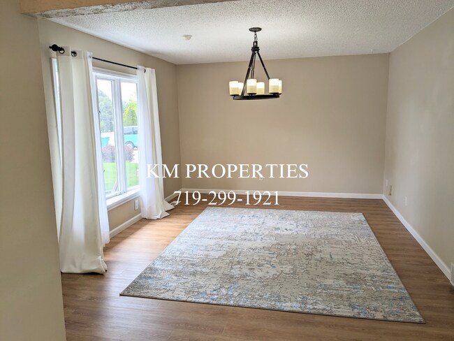 Building Photo - 12 Chicory Ct
