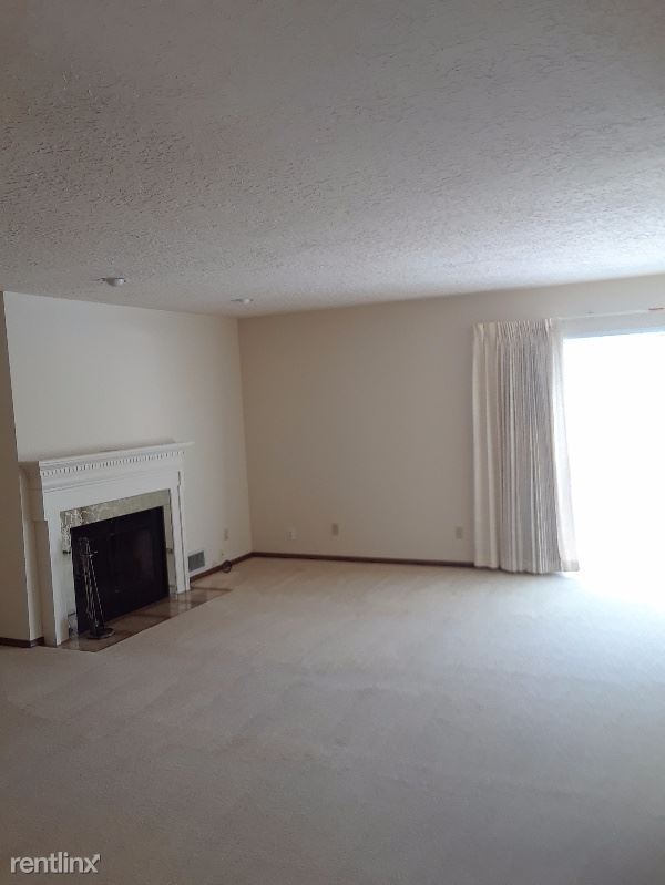 Building Photo - 2 br, 1.5 bath Townhome - 1649 NE 169th Ave