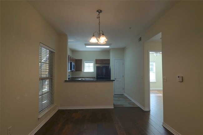 Building Photo - 6810 Deatonhill Dr