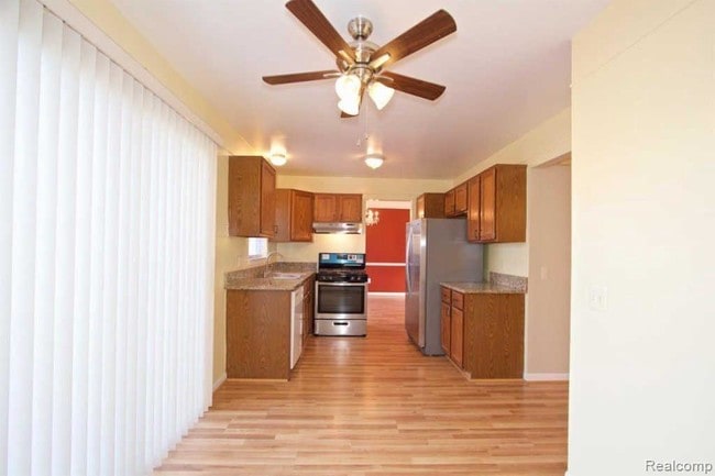 Building Photo - 8185 S Huron River Dr