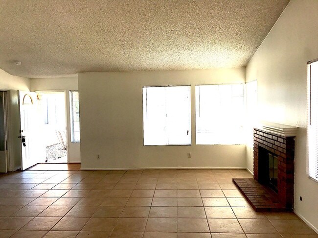 Building Photo - 37442 Starcrest St
