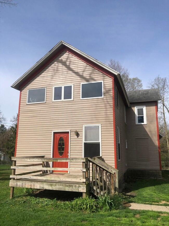 Building Photo - 704 N Wilson St