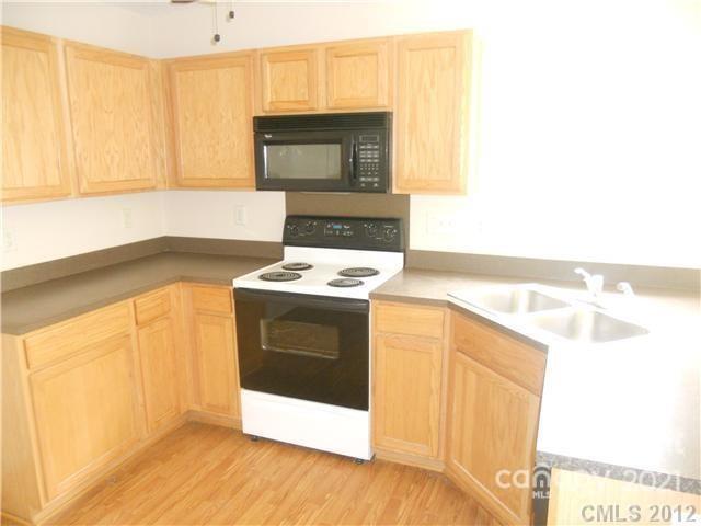 Foto del edificio - 8037 Shiny Meadow Ln