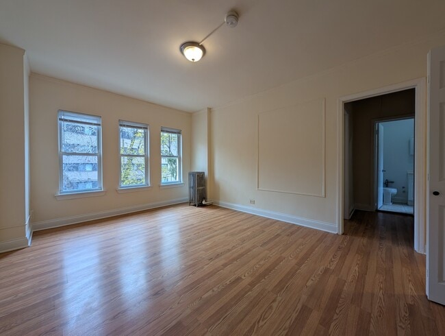 Building Photo - 5417 N Kenmore Ave