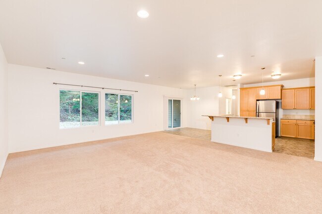 Building Photo - Beautiful 3 Bedroom rambler on a large and peaceful lot!