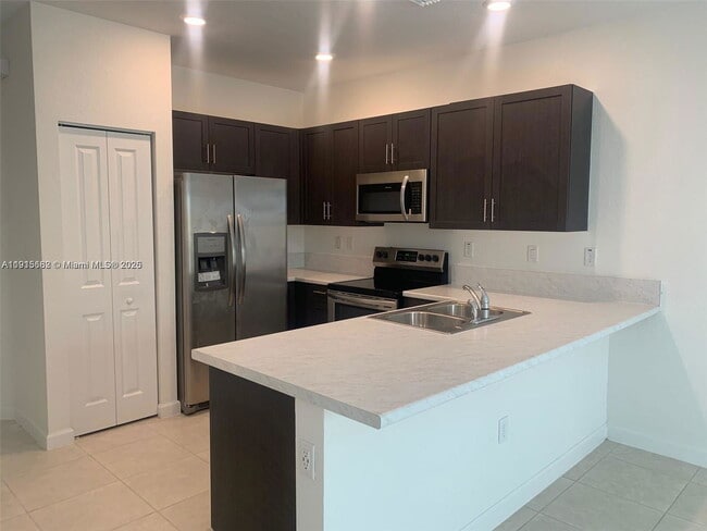 Building Photo - Southeast 13th Court, Homestead, FL 33035 - 3 BR 2.5 BA townhouse