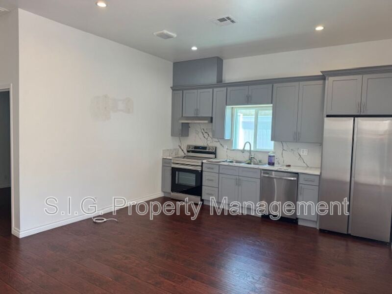 Foto principal - 7747 Valmont St