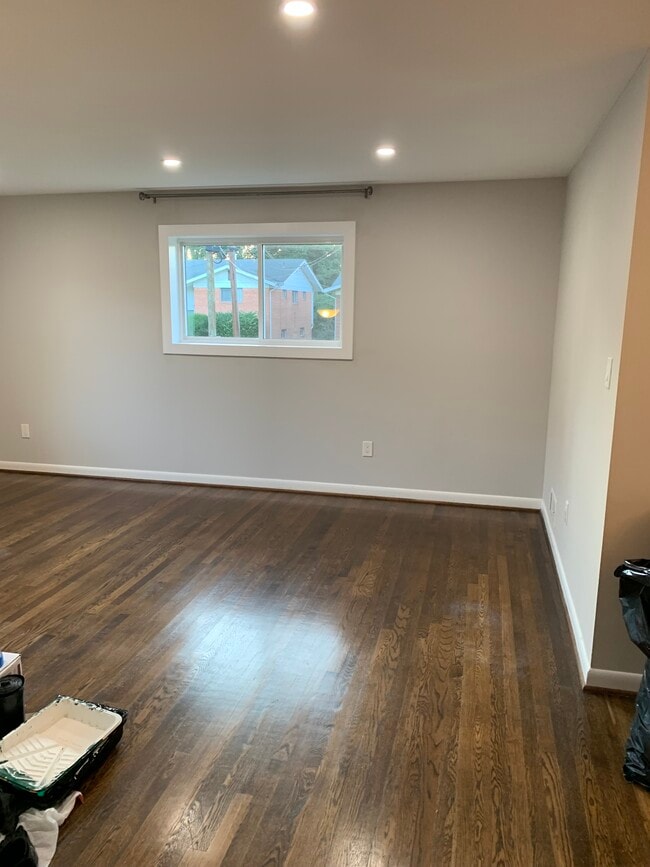 Photo - 10031 Renfrew Rd House