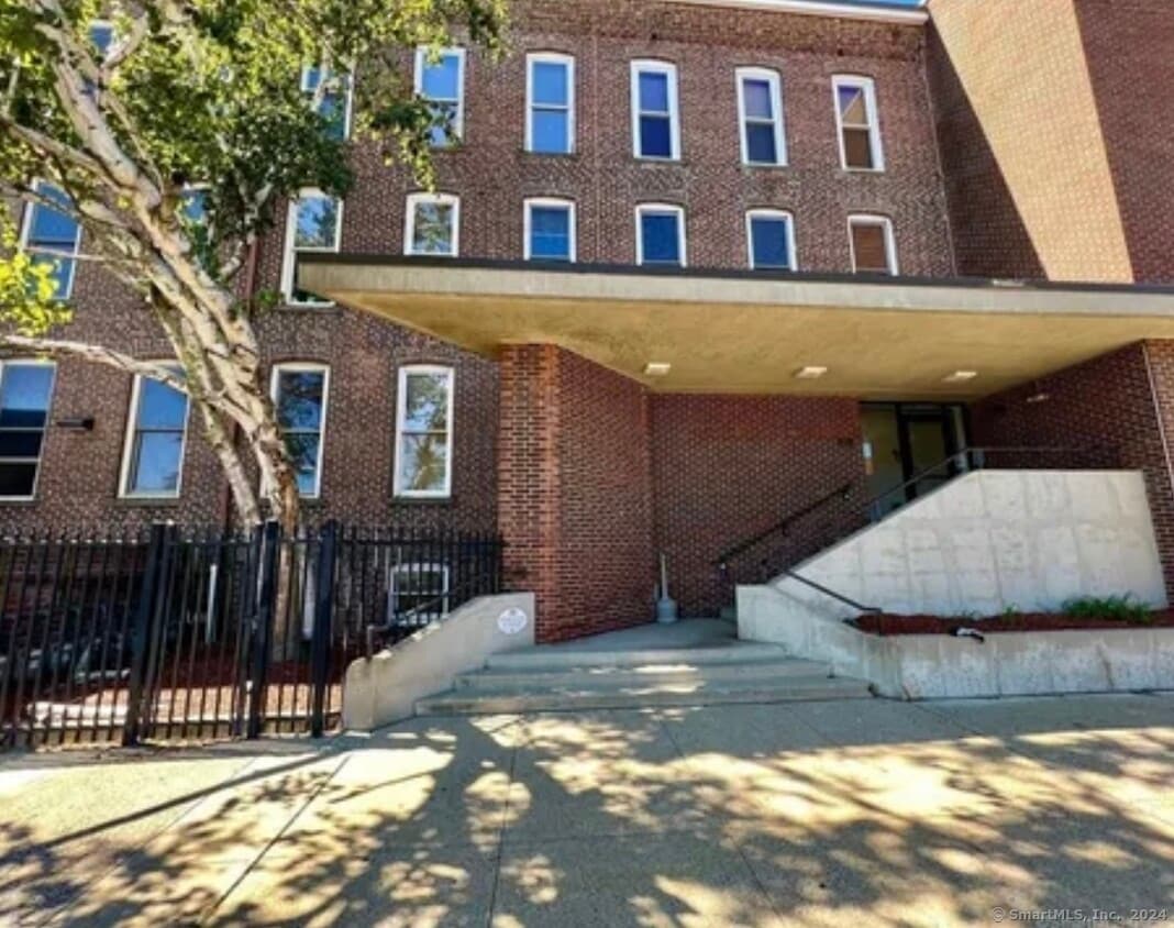 Primary Photo - 325 Lafayette St