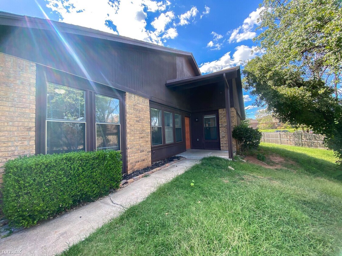 3 br, 2 bath House 701 Stonecroft Cir House Rental in Edmond, OK