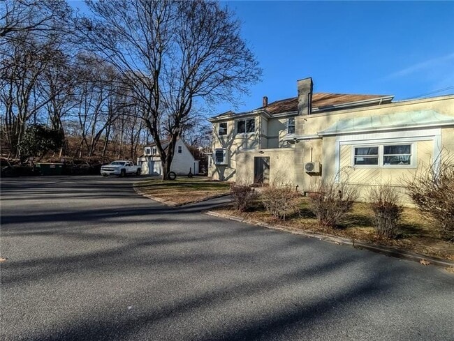 Building Photo - 1423 Manville Rd