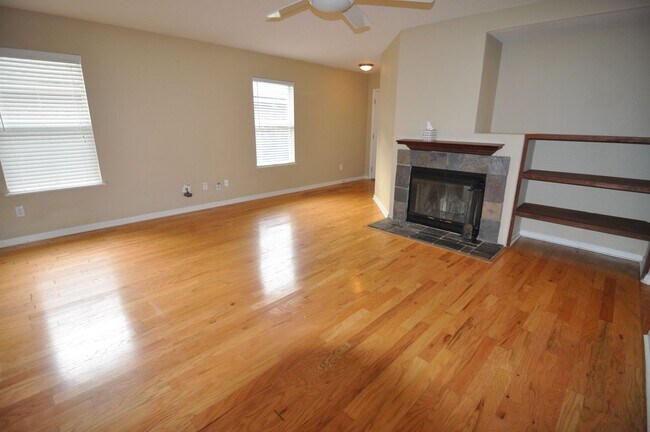 Foto del edificio - 1414 Blue Eagle Way E