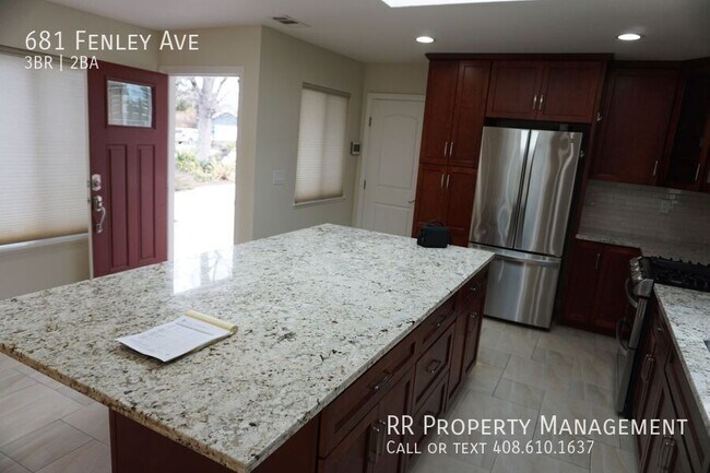 Foto del edificio - 681 Fenley Ave
