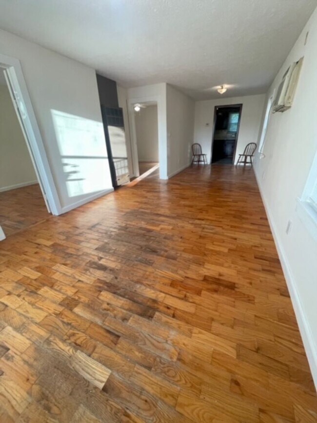Building Photo - 767 S. PARK AVE. - NO PETS - CALL OFFICE F...