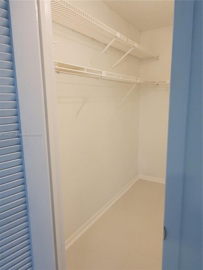 Foto del edificio - 1076 Cornwall D