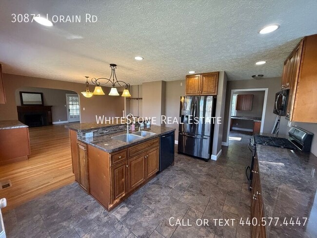 Foto del edificio - 30871 Lorain Rd