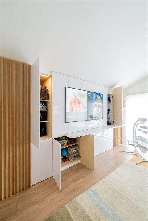 Building Photo - 14110 Greenway Dr