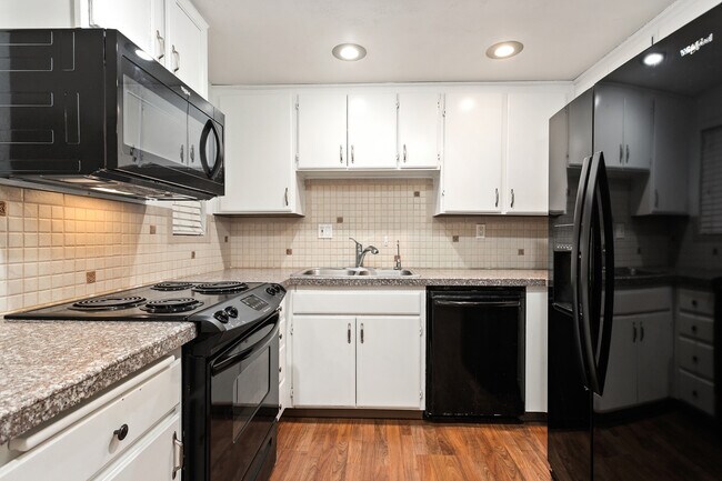 Building Photo - 224 Woodland Pkwy