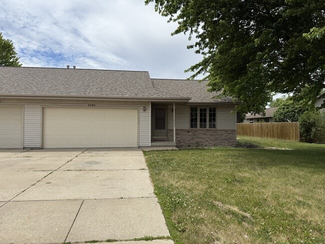 Building Photo - 2701-2703 N Wuthering Hills Dr