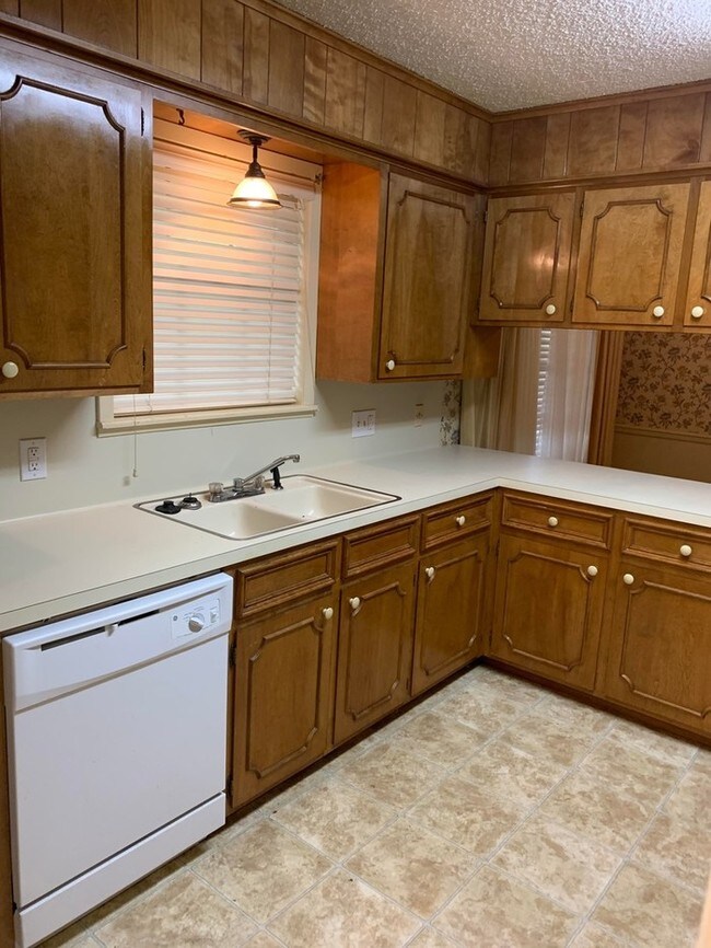 Foto del edificio - Now Available: 3 bedroom 2 bath!!