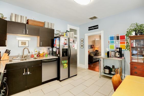 Foto del edificio - 3050 N Hamlin Ave