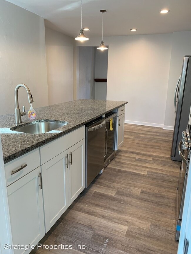 Building Photo - 3 br, 1.5 bath House - 479 Norton St