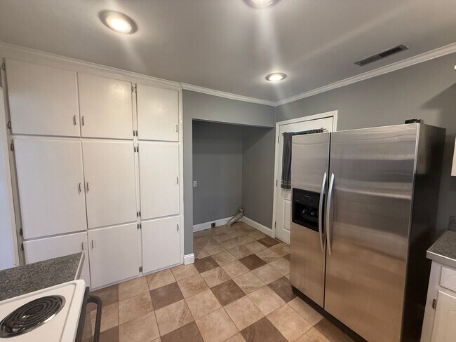 Foto del edificio - 108 A-B Scott Ave