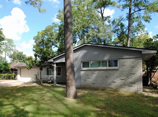 Foto del edificio - 10034 Cedardale Dr