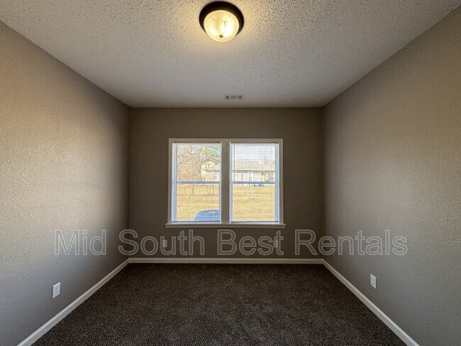 Foto del edificio - 2420 E 2nd St