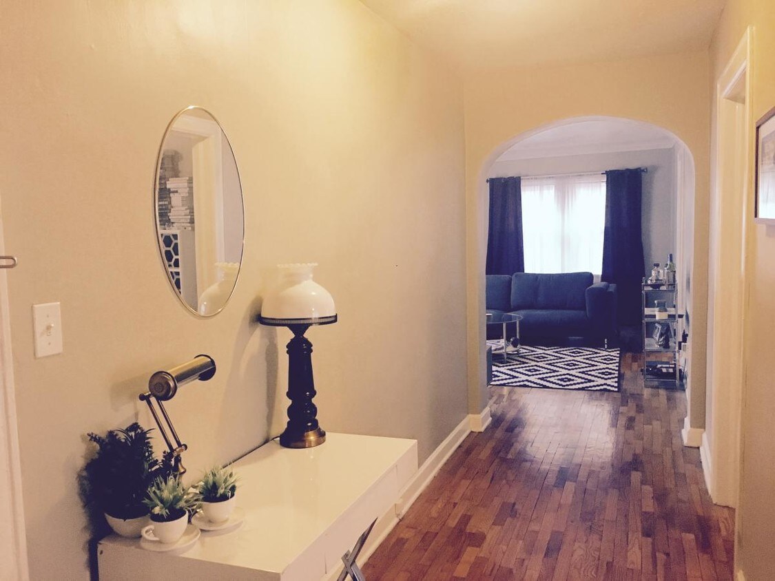 Foto principal - 1112 W 45th St