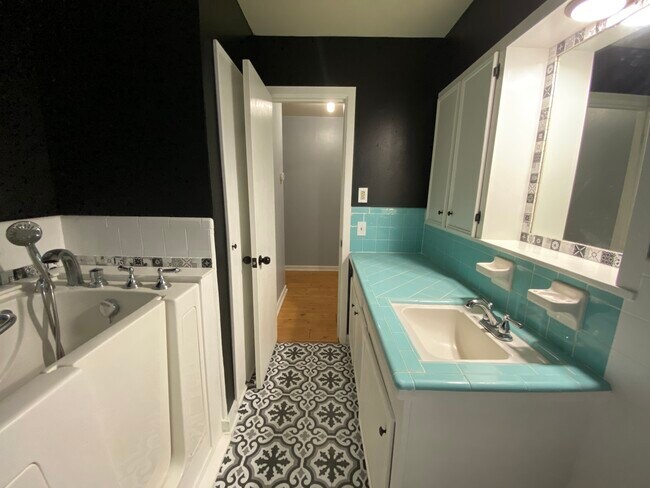 Baño - 2101 Palmore Rd