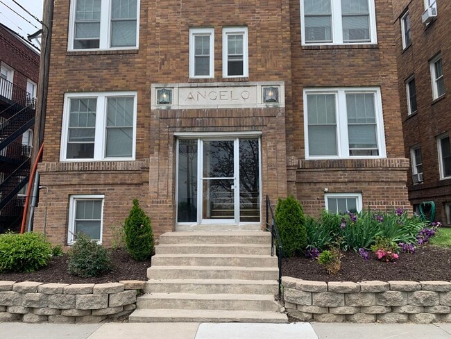 Front Entry - 519 S 18th St