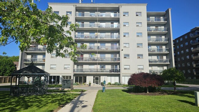 Photo du bâtiment - Imperial Tower Apartments