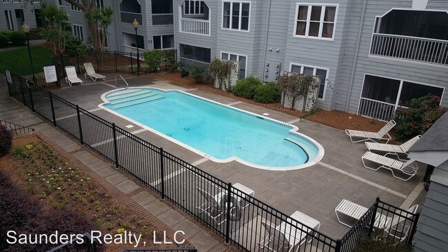 Foto del edificio - 2 br, 2 bath House - 227 Oakwood Ct.
