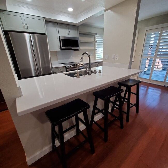 Foto del edificio - Easy Living @ Gorgeous 2bd/2ba in Cobblest...