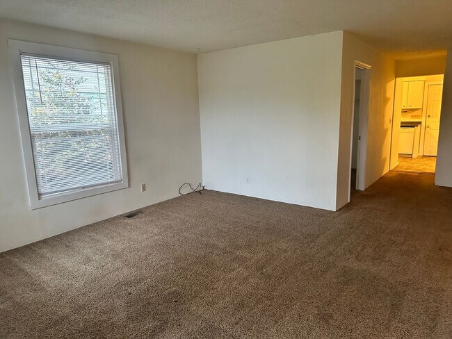 Foto del edificio - Great 5 Bedroom + 2 Bath House with Flexib...
