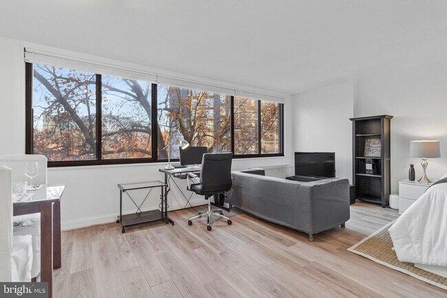 Foto del edificio - 2201 L St NW