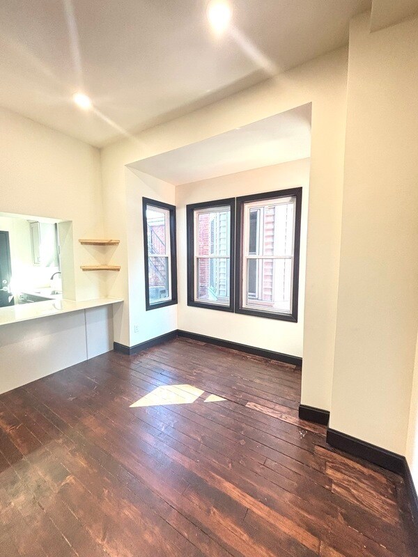 Foto del edificio - 709 N Duke St