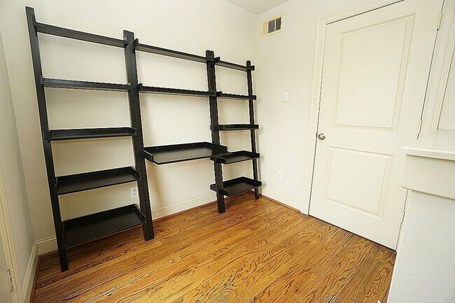 Building Photo - Stunning Corner Unit with Breathtaking Views!