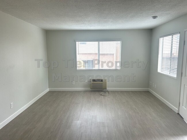 Foto del edificio - **Spring Valley 2 bed / 1.5 bath Condo - C...