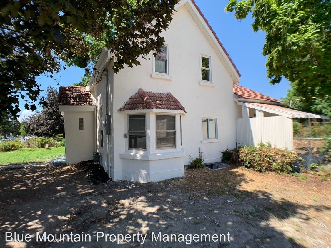 Primary Photo - 3 br, 1.5 bath House - 349 E 200 S